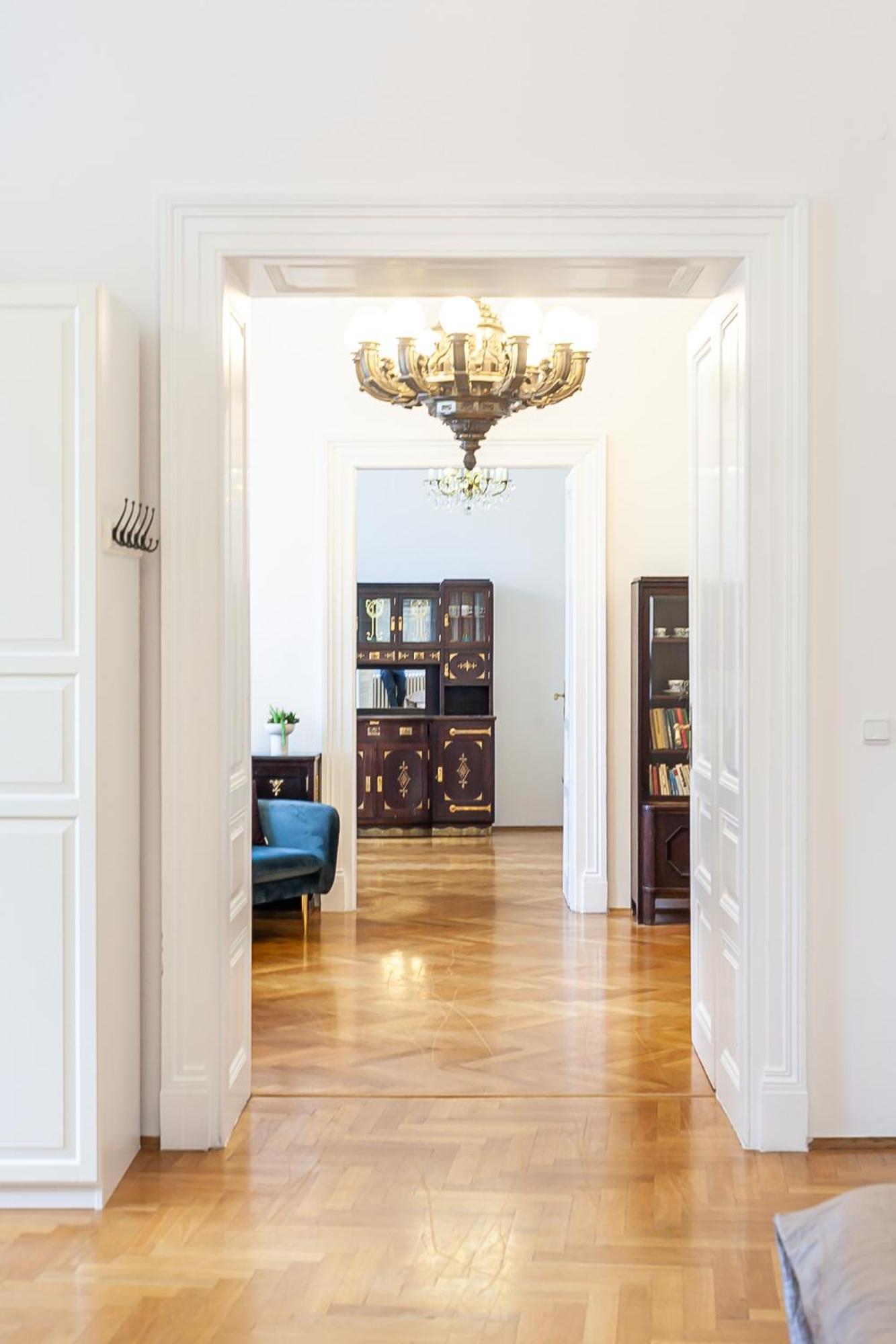 Royal Apartment By Charles Bridge View Of Saint Nicholas Church Prague Exterior photo