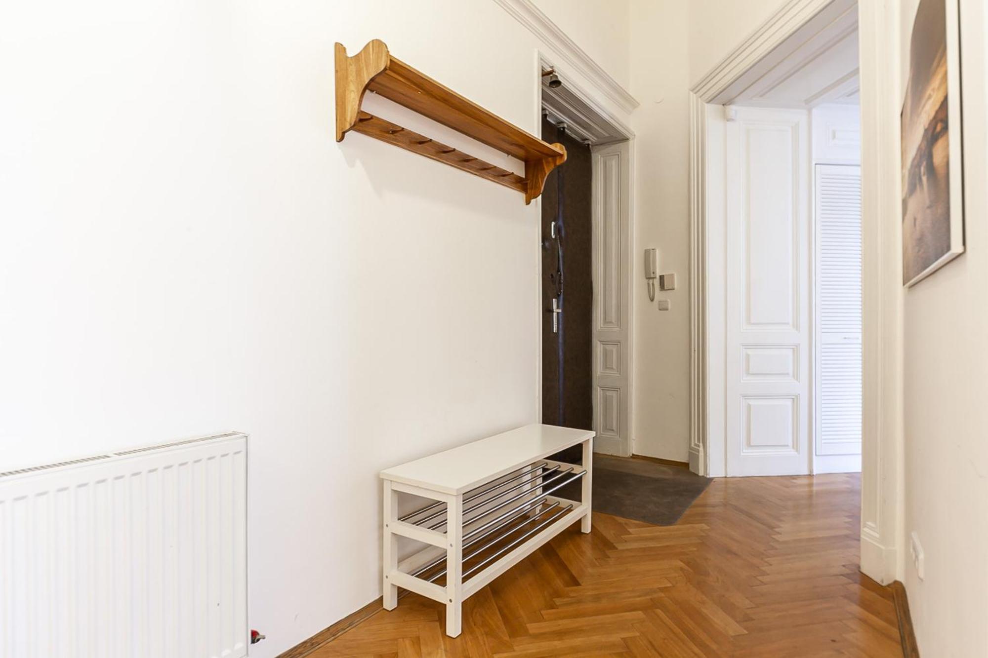 Royal Apartment By Charles Bridge View Of Saint Nicholas Church Prague Exterior photo