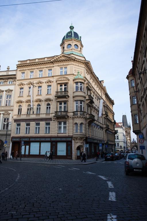 Royal Apartment By Charles Bridge View Of Saint Nicholas Church Prague Room photo